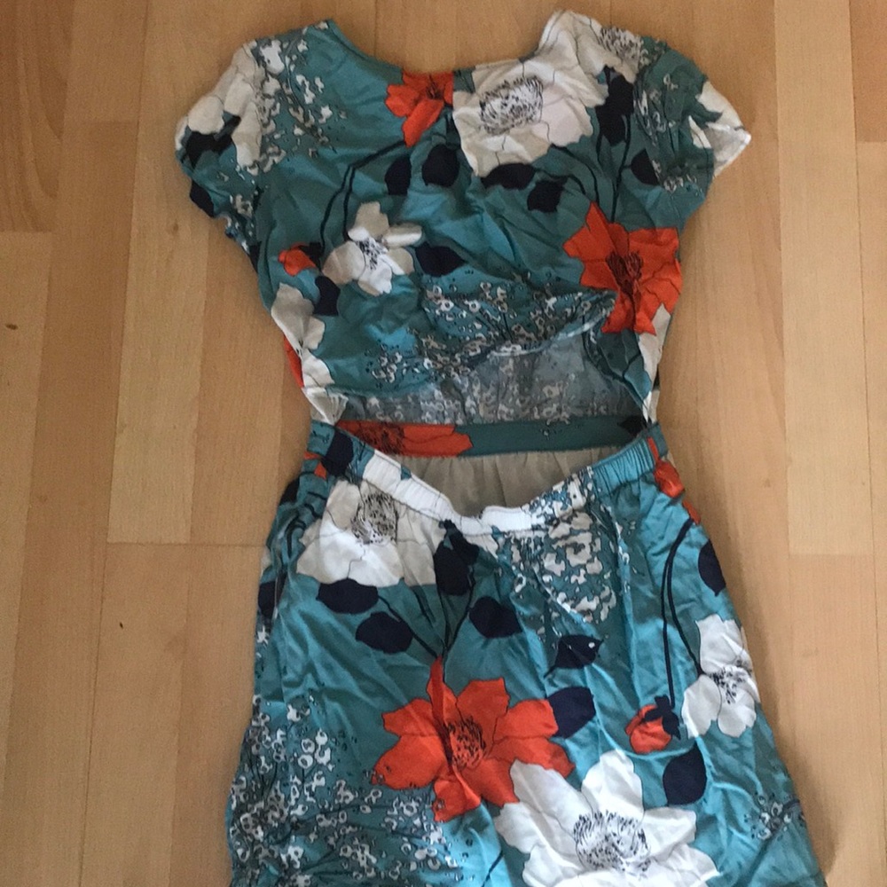 Dress - Picture 2 of 3